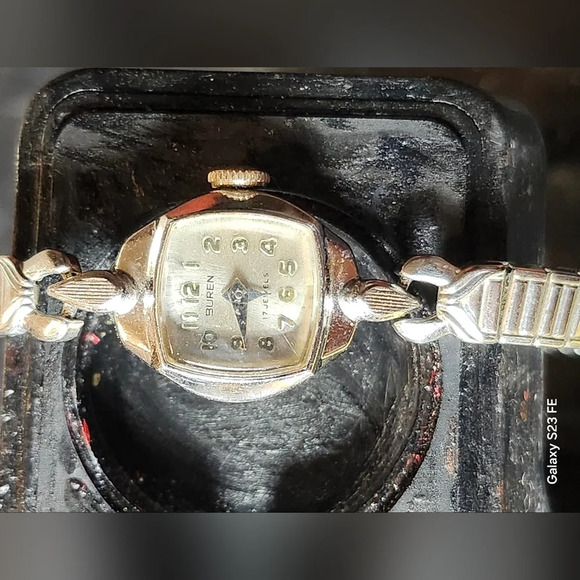 Vintage 40s or 50s Buren 17 Jewel Ladies watch - Picture 3 of 8